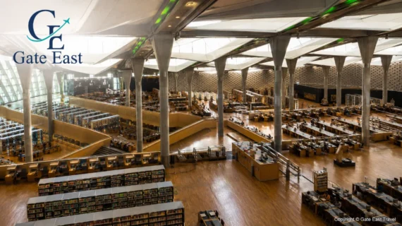 Der Hauptlesesaal der Bibliotheca Alexandrina in Alexandria, Ägypten