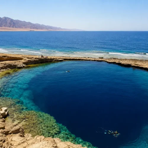 Blue Hole an der Küste von Dahab während der 7-tägigen Sinai Küsten- & Naturreise